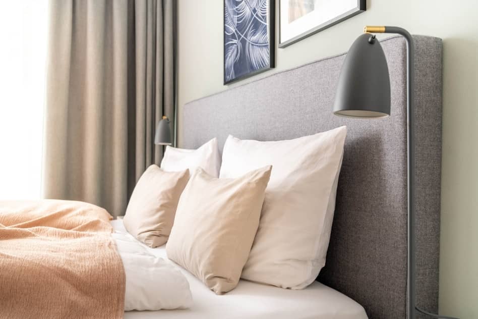 Suite Doppelbett und Kissen Suite Hotel Maier Bodensee Urlaub Doppelbett Kissen