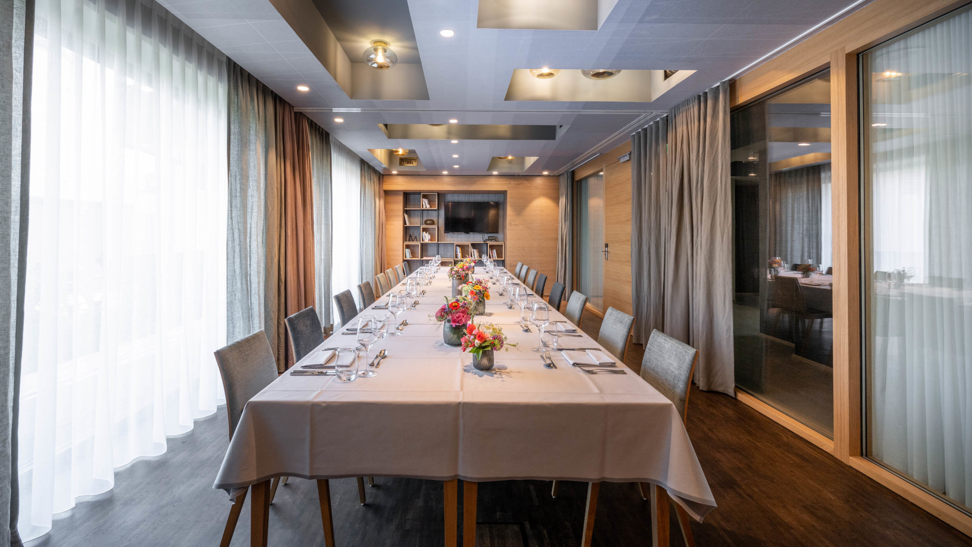 tisch gedeckt feiern